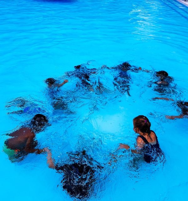 2019 Flossen weg Kinder im Becken